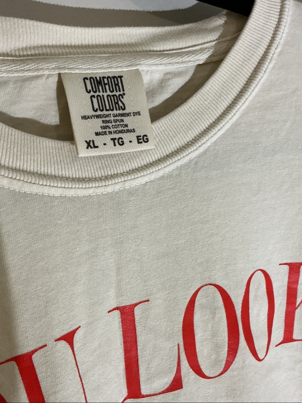 COMFORT COLORS Cream Tee with Red Graphic, Size XL. - Picture 2 of 3
